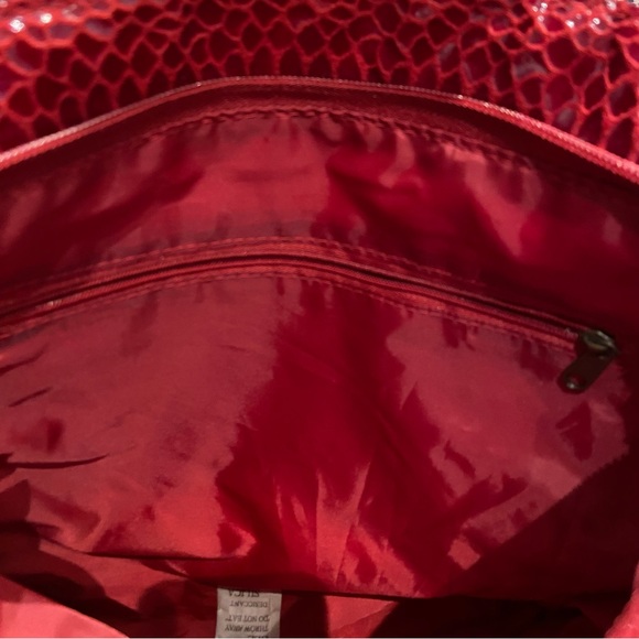 Red hello kitty faux snake skin tote bag - Picture 4 of 6